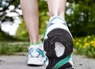 Με δύο λεπτά περπάτημα «σβήνουν» οι κίνδυνοι της καθιστικής ζωής