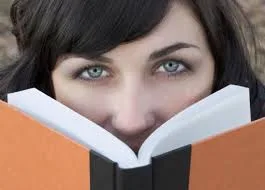 9 σημάδια που “αποκαλύπτουν” την εξυπνάδα μιας γυναίκας