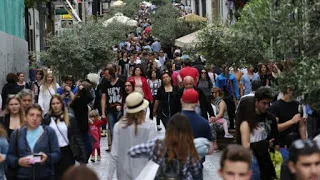 Ωράριο καταστήματα Χριστούγεννα και Πρωτοχρονιά Ποιές Κυριακές θα είναι ανοικτά