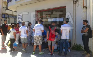 Στους δρόμους οι μαθητές του 2ου Λυκείου – Διαμαρτυρία έξω από το τουριστικό γραφείο για την χαμένη εκδρομή