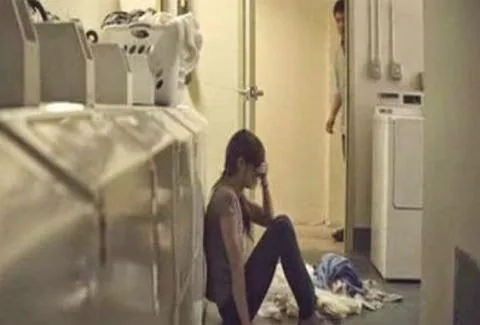 ΘΑ ΔΑΚΡΥΣΕΙΣ! Παρακολουθούσε όλη μέρα η γυναίκα του, όχι επειδή δεν την εμπιστευόταν αλλά…[video]