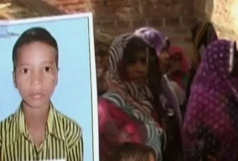 Ασύλληπτο! Δάσκαλος ΞΥΛΟΚΟΠΗΣΕ μέχρι θανάτου 11χρονο αγοράκι…