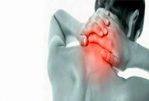 Πονάει ο αυχένας σου; Δες τις φυσικές συνταγές που θα σε ανακουφίσουν από το “πιάσιμο”