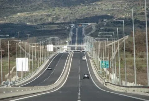 Απίστευτο! Ανήλικος ξεκίνησε με τα πόδια από την Πάτρα στην Αθήνα – Δείτε γιατί!