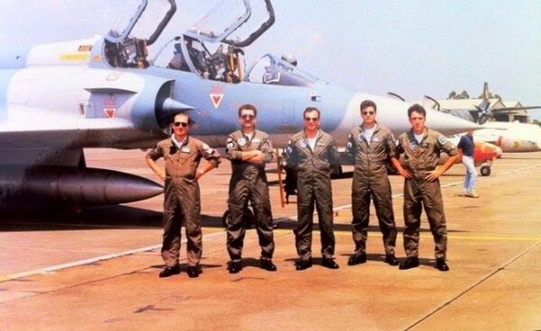 Όταν οι Έλληνες πιλότοι “έσπασαν” τα τζάμια της Σμύρνης – Η άγνωστη ιστορία δύο παράτολμων Ικάρων