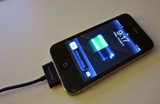 Γιατί δεν πρέπει να φορτίζει η μπαταρία του κινητού στο 100% και γιατί δεν πρέπει να αποφορτίζεται πλήρως