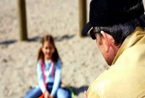 Η ΣΥΓΚΛΟΝΙΣΤΙΚΗ εξομολόγηση ενός παιδόφιλου που έχει ταράξει το διαδίκτυο