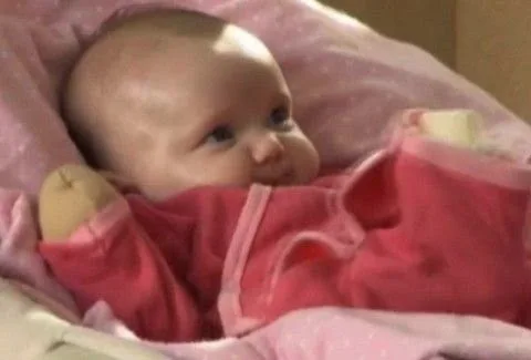 Αυτό το πανέμορφο αγγελούδι πάσχει από μία πολύ ΣΠΑΝΙΑ ΑΣΘΕΝΕΙΑ και κάθε φορά που το αγγίζουν κινδυνεύει να…