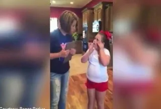 Υπέροχο: Κοριτσάκι με σύνδρομο Down πανηγυρίζει γιατί την πήραν στην…! [video]