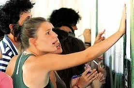 Τα 10 ΑΕΙ που εκτοξεύτηκαν και τα 10 που έπεσαν