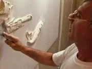 Όχι δεν κάνει στοκάρισμα στους τοίχους – Μόλις δείτε τι κάνει θα σας αφήσει άφωνους… [video]