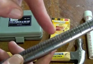 Πήρε ένα κέρμα, ένα σφυρί και έφτιαξε κάτι που δεν πάει ο νους σας! [video]