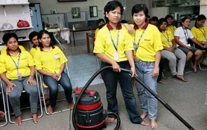 Απίστευτο και όμως αληθινό: Σύγχρονο σκλαβοπάζαρο με οικιακές βοηθούς σε βιτρίνες