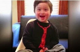 Έκαναν παράπονα για ένα παιδάκι με σύνδρομο down που κάθονταν δίπλα τους. Ο σερβιτόρος τους έδωσε την καλύτερη απάντηση… [video]