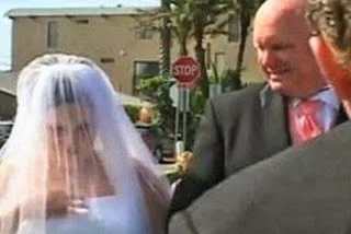 Δείτε τι κάνει αυτή η νύφη την ώρα της τελετής…[video]