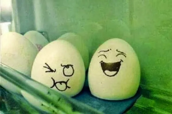 Από που προέρχεται η φράση: Αυγά σου καθαρίζουν;