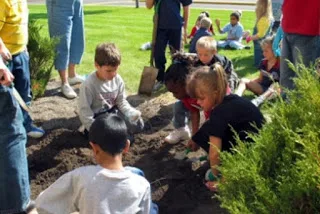 12χρονοι μαθητές εξηγούν πώς επηρεάζει η κρίση το περιβάλλον