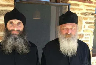 Καλή Ανάσταση από τους ερημίτες του Αγίου Όρους! [photos]