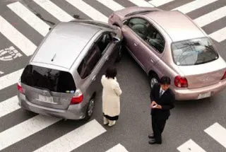 Τράκαρα με ανασφάλιστο… Τι πρέπει να κάνω;