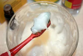 Αν θέλετε ολόλευκα και υγιή δόντια, τότε καθαρίστε τα με…