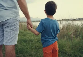 Οι στοργικοί γονείς που έφαγαν τα λεφτά και των παιδιών τους και των εγγονών τους