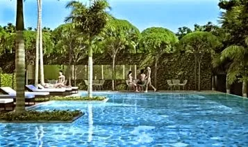 Δεν φαντάζεστε πού βρίσκεται αυτή η πισίνα !!! Δείτε ( VIDEO )