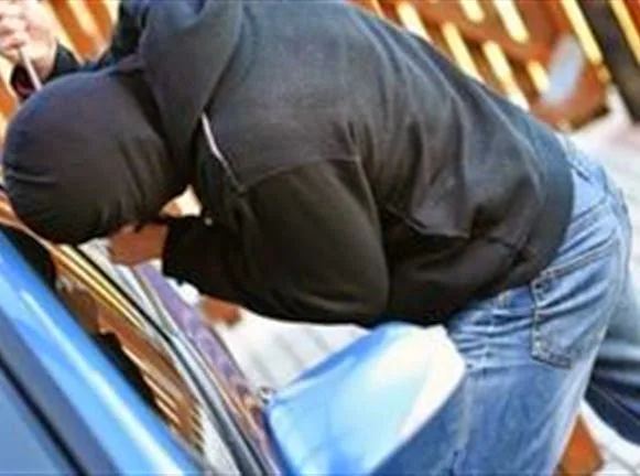 Το τηλεκοντρόλ των κλεφτών: Πώς ξεκλειδώνουν και αρπάζουν πολυτελή ΙΧ