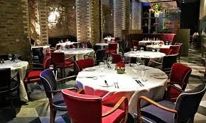 Ποια είναι τα κόλπα των εστιατορίων για να ξοδέψουμε περισσότερα;