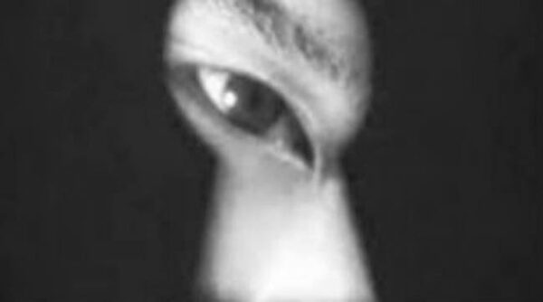 Όσο περισσότερο την κοιτάμε τόσο γρηγορότερα θα πεθάνουμε…