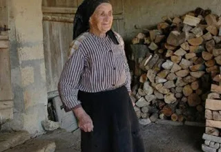 Τα 8 ψέματα της πάμφτωχης μάνας μου…