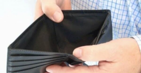 Γιατί οι Έλληνες θα είχαμε μεγαλύτερο εισόδημα εάν δεν μπαίναμε στην Ευρωπαϊκή Ένωση;