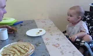 ΑΠΙΣΤΕΥΤΟ ΓΕΛΙΟ: Μπέμπα μαλώνει την μπαμπά της με τον δικό της τρόπο…