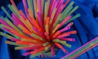 Πώς φτιάχνονται τα καλαμάκια; [video]