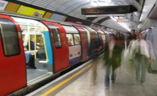 Τι είναι η αγοραφοβία και ποια η σχέση της με τον πανικό