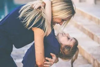 Οι 5 γλώσσες της αγάπης που μιλούν τα παιδιά μας!