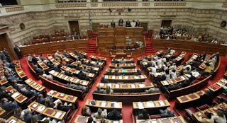 Αποσύρθηκε η τροπολογία για μη πώληση καπνού από «ψιλικατζίδικα»