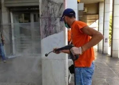 Ο Δήμος Αθηναίων καθάρισε τη Νομική Σχολή και μάζεψε 4,5 τόνους σκουπίδια!