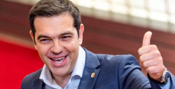 Πλήρως παραδομένος ο Τσίπρας: Δίνει και νέα μείωση αφορολόγητου προκειμένου να κλείσει τον Ιανουάριο η αξιολόγηση