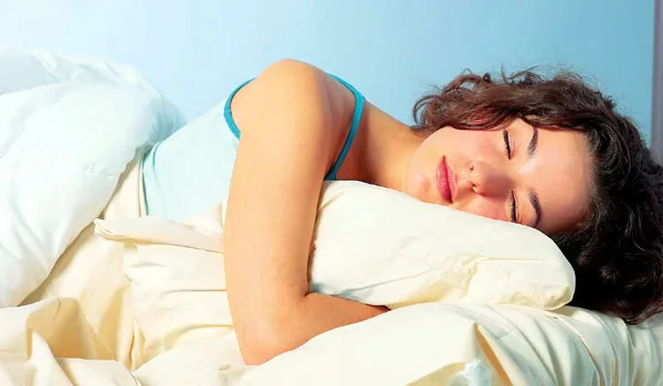 Το πρωινό ξύπνημα μιας γυναίκας συνδέεται με μειωμένο κίνδυνο εμφάνισης καρκίνου του μαστού