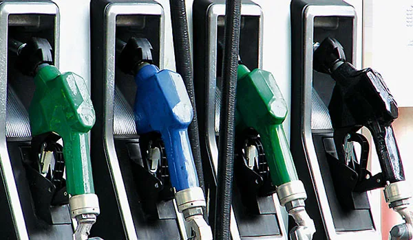 Πόσο αυξάνεται ο Ειδικός Φόρος Κατανάλωσης στα καύσιμα από 1 Γενάρη