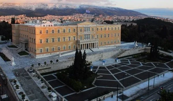 Γραφείο προϋπολογισμού Βουλής: Πτώχευση ή 4ο μνημόνιο το 2018