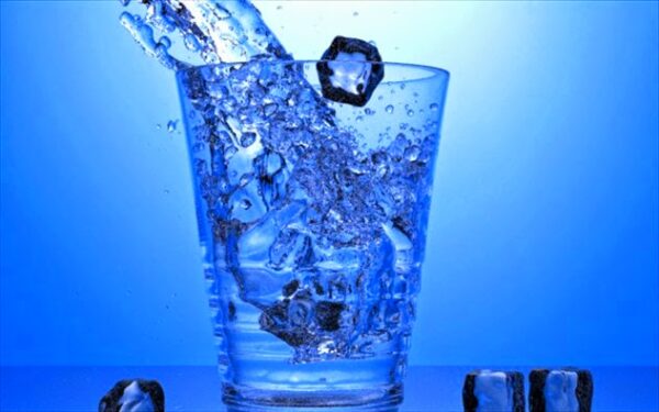 Κρύο vs ζεστό νερό: Ποιο ωφελεί περισσότερο;