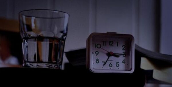 Ποτέ νερό από ποτήρι που αφήνετε δίπλα σας τη νύχτα