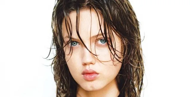 Όλη η αλήθεια πίσω από τον ύπνο με βρεγμένα μαλλιά