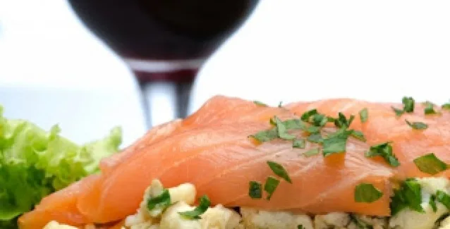 Το μυστικό της μακροζωίας: Ήλιος, κρασί και ψάρι!