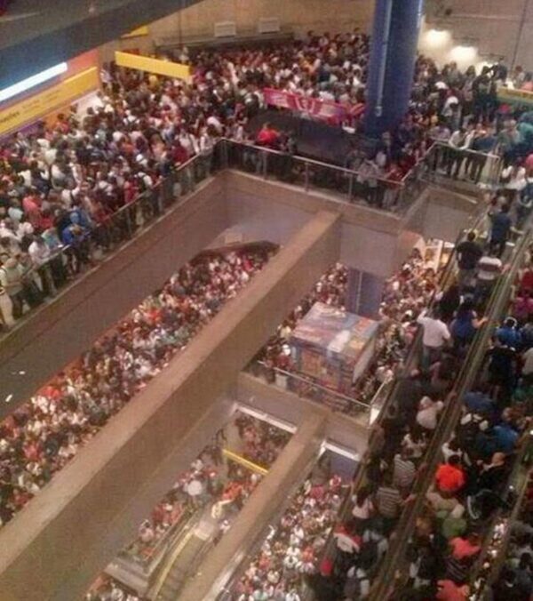 Ένας ωκεανός από ανθρώπους στο μετρό του Σάο Πάολο (Video)
