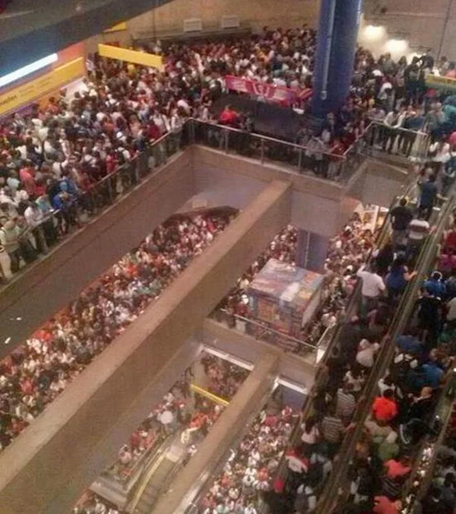 Ένας ωκεανός από ανθρώπους στο μετρό του Σάο Πάολο (Video)