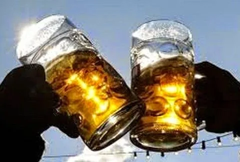 ΤΙ ΛΕΣ ΤΩΡΑ! Η ΑΙΣΧΡΟΚΕΡΔΕΙΑ έχει τα όρια της! Πόσο νομίζετε ότιπλήρωσαν τουρίστες για ένα ποτήρι μπύρας;;;