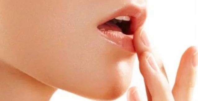 Αυτή είναι η πιο αποτελεσματική μέθοδος για τα σκασμένα χείλη!