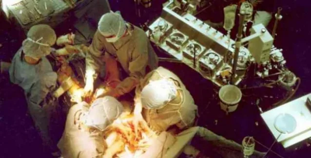 Όλος ο πλανήτης υποκλίνεται: Ο Ελληνας χειρουργός που σκοτώνει τους όγκους